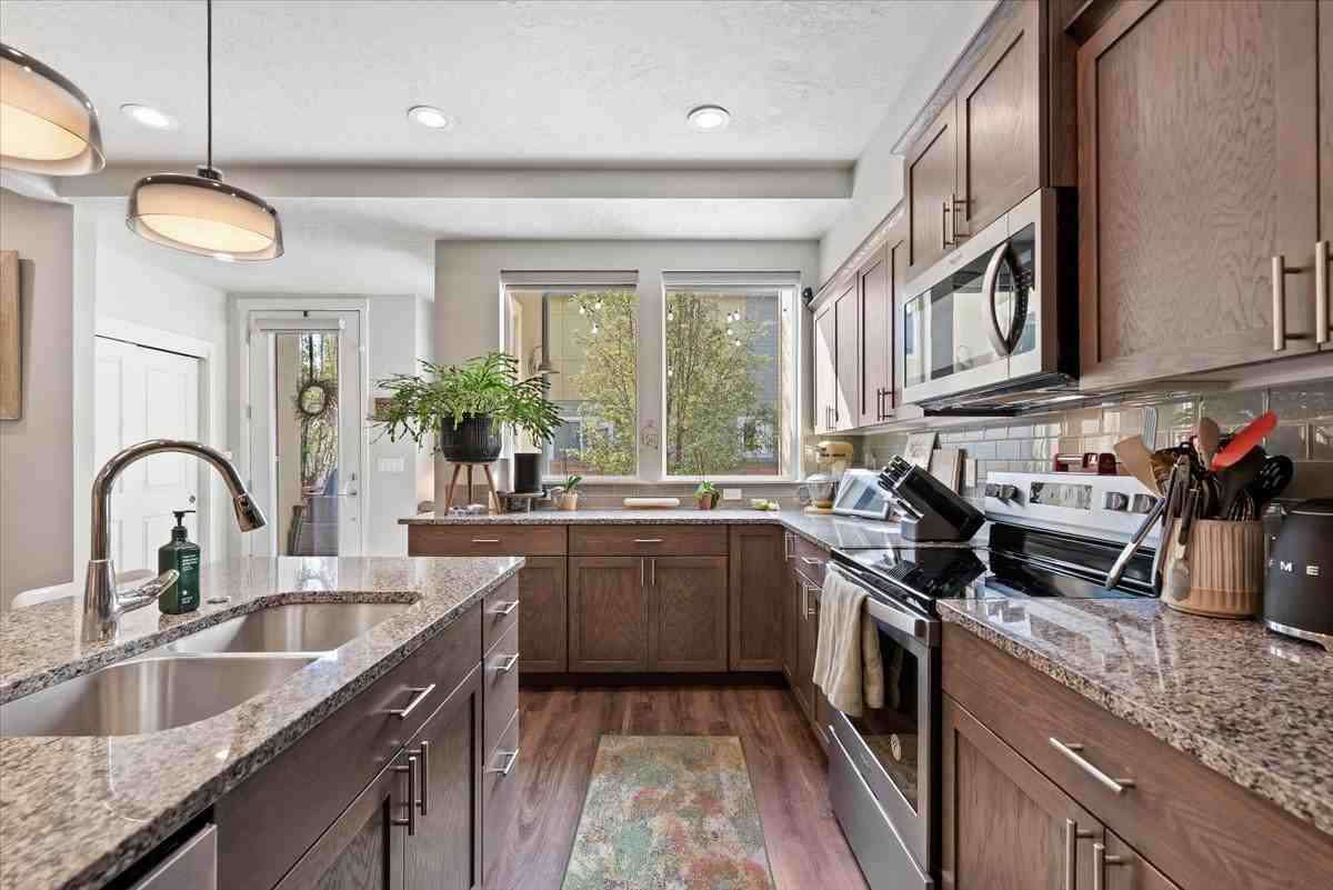 443 E Danika Ln - Photo 7 of 34