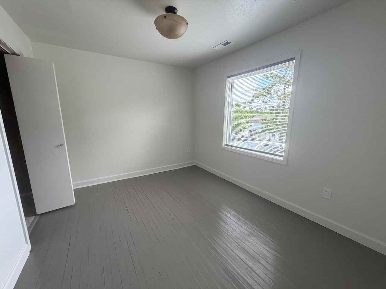 217 Walnut St - Photo 4 of 7