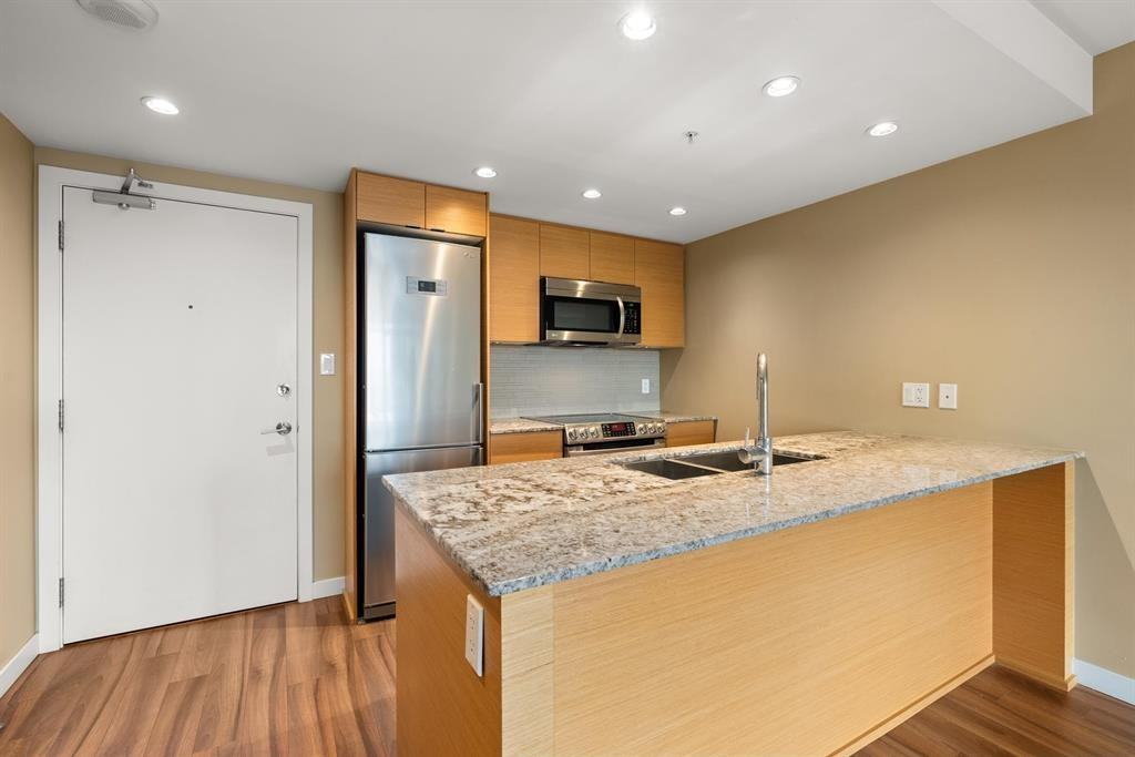 135 17th Street East #414 - Photo 7 of 17