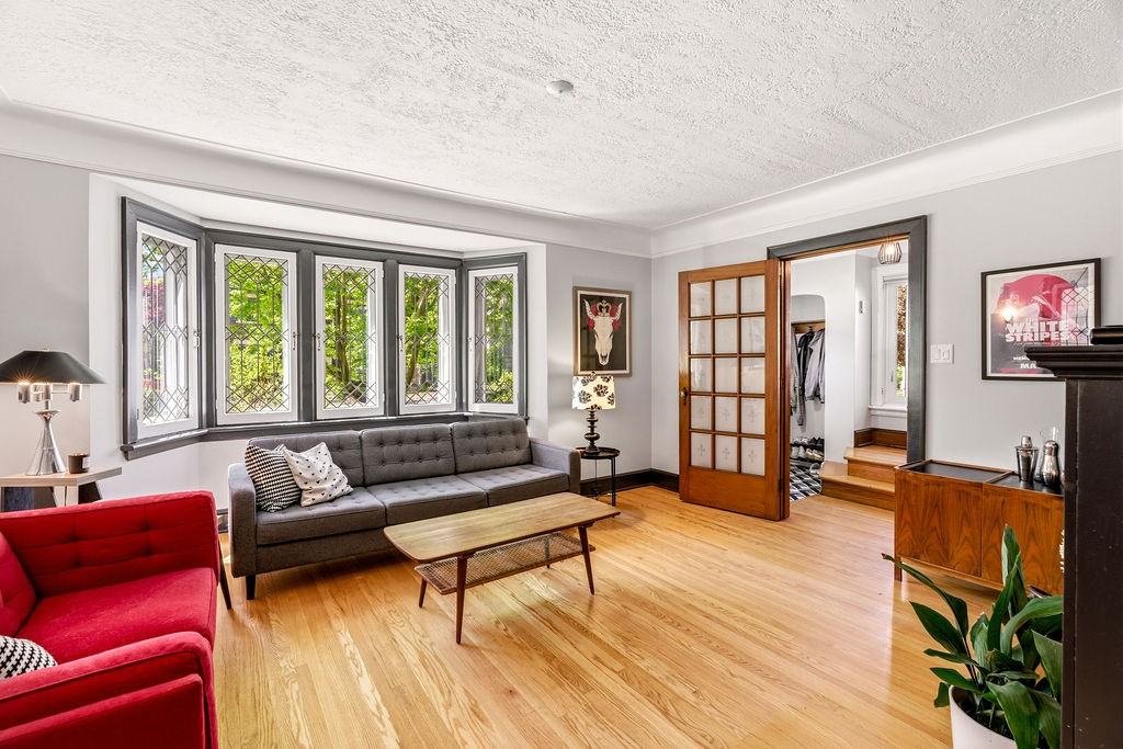 379 Hamilton Avenue South - Photo 4 of 39