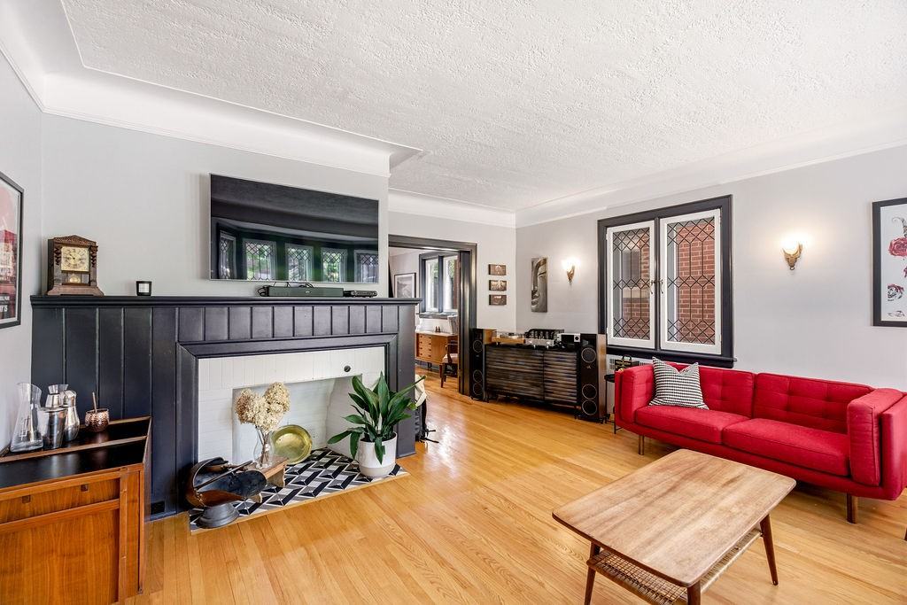 379 Hamilton Avenue South - Photo 5 of 39