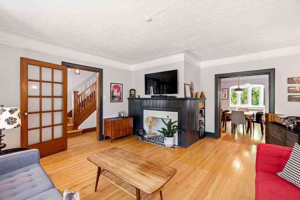 379 Hamilton Avenue South - Photo 6 of 39