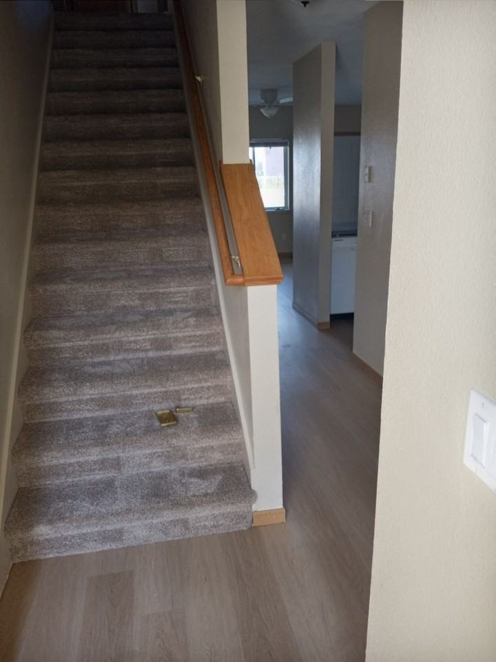 Oak Street Town Homes - Photo 4 of 35