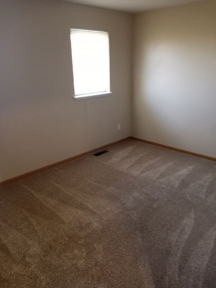 Oak Street Town Homes - Photo 7 of 35