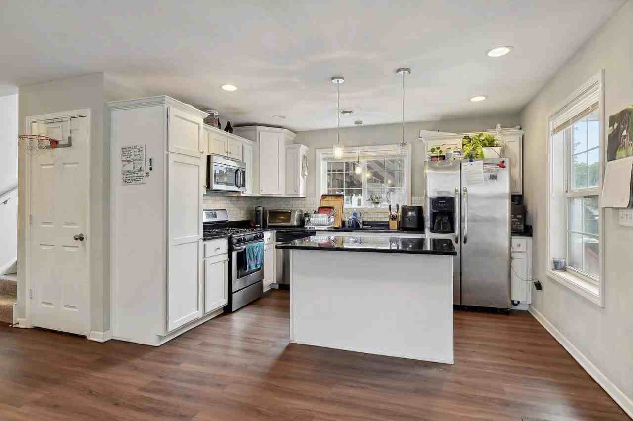 3317 Bryant Ave S #2 - Photo 6 of 31