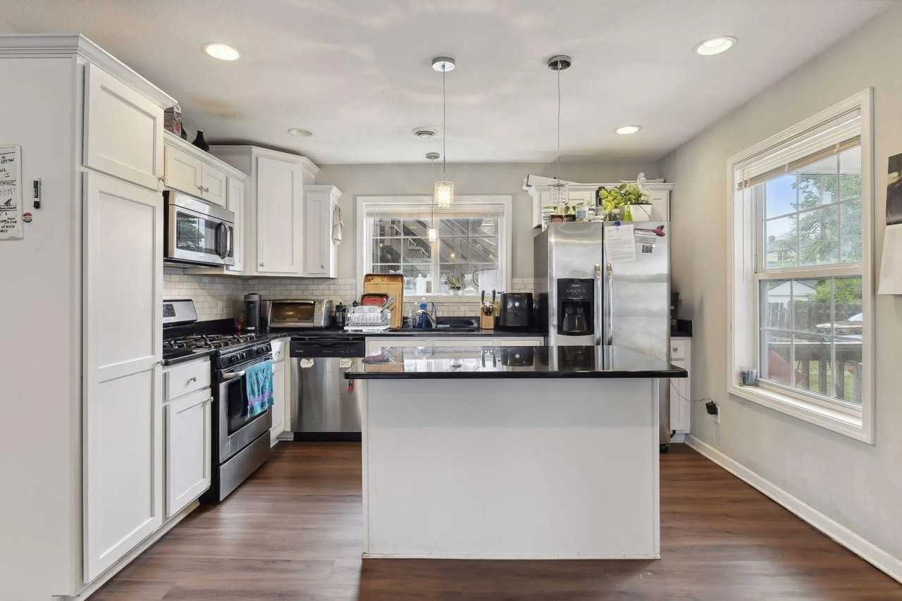 3317 Bryant Ave S #2 - Photo 7 of 31