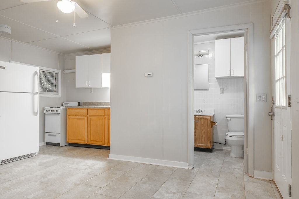 220 North Adelle Avenue - 1Unit B #1 - Photo 4 of 11