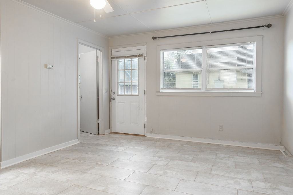 220 North Adelle Avenue - 1Unit B #1 - Photo 6 of 11