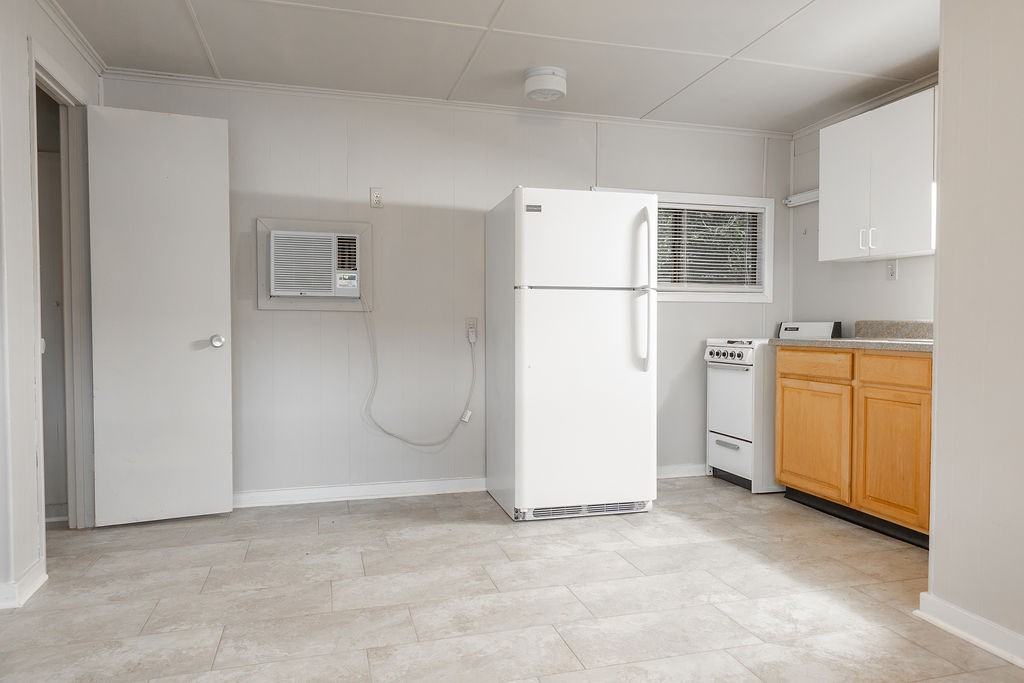 220 North Adelle Avenue - 1Unit B #1 - Photo 7 of 11
