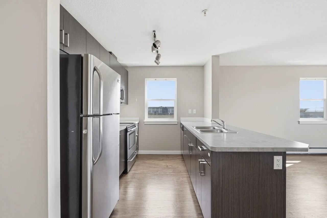 Liberty Park Apartments - Photo 4 of 37