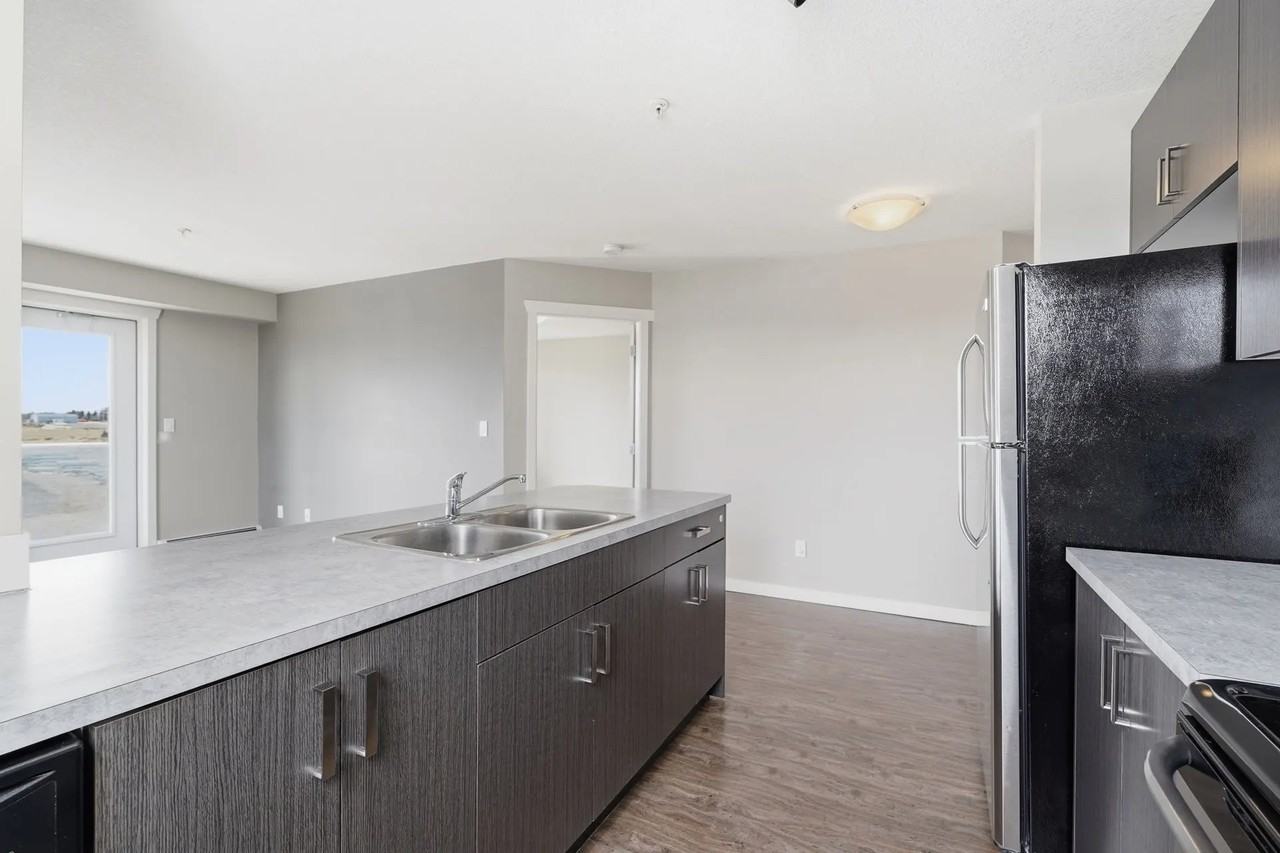 Liberty Park Apartments - Photo 5 of 37