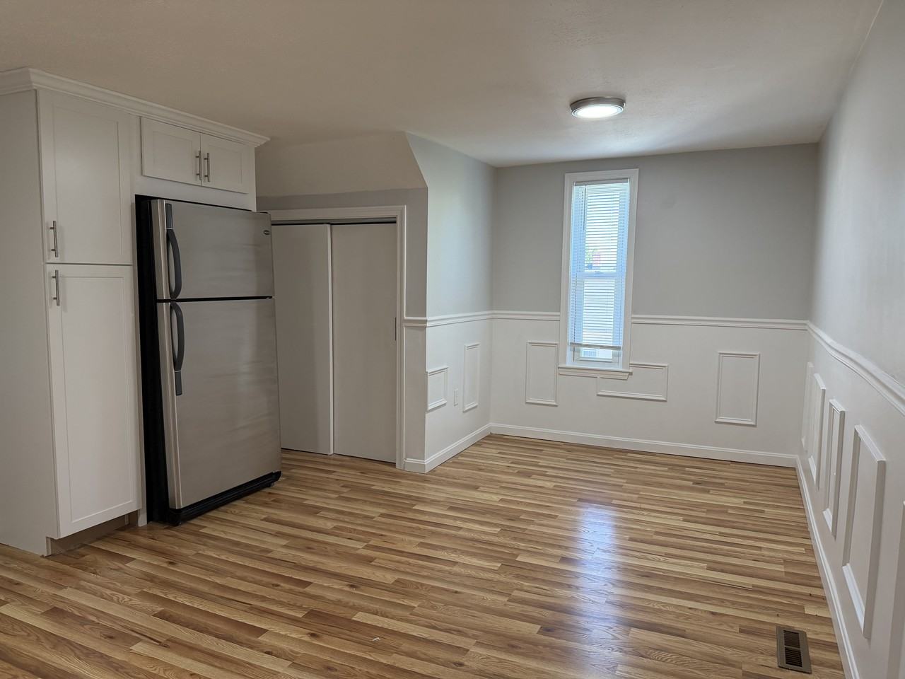 210 6th St #1 - Photo 3 of 16