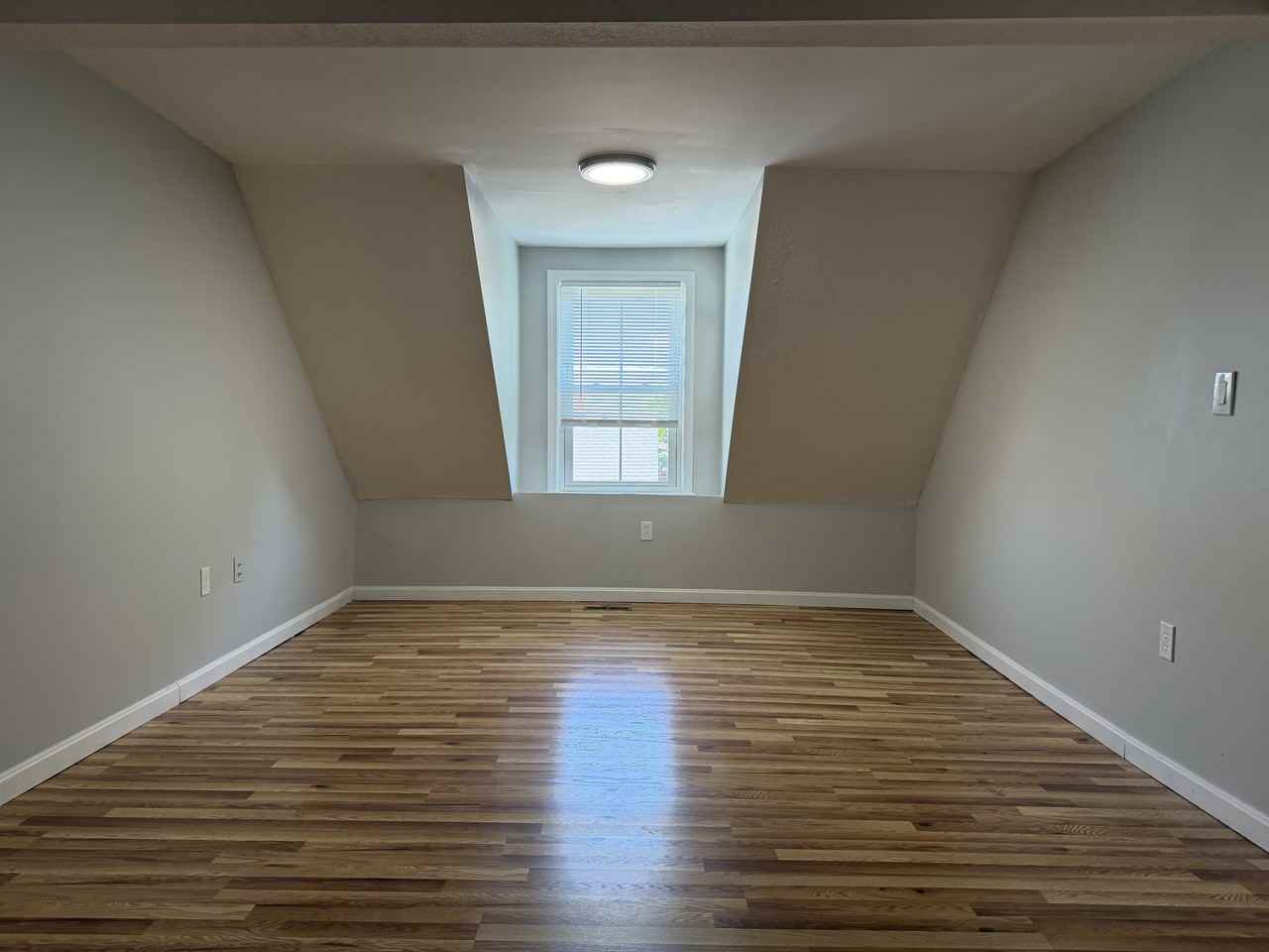 210 6th St #1 - Photo 4 of 16