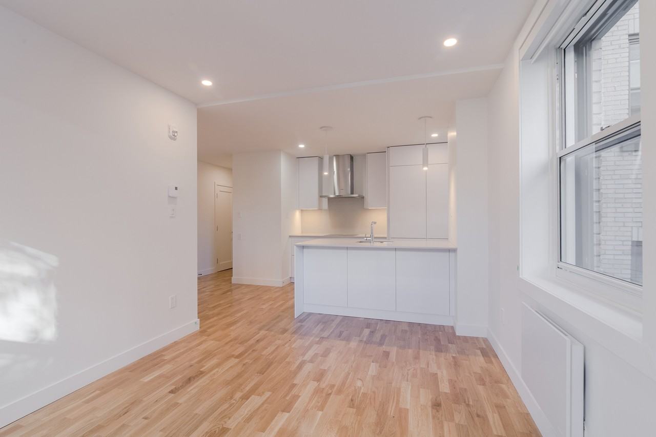 5530 Cote Saint-Luc Road - Photo 2 of 50