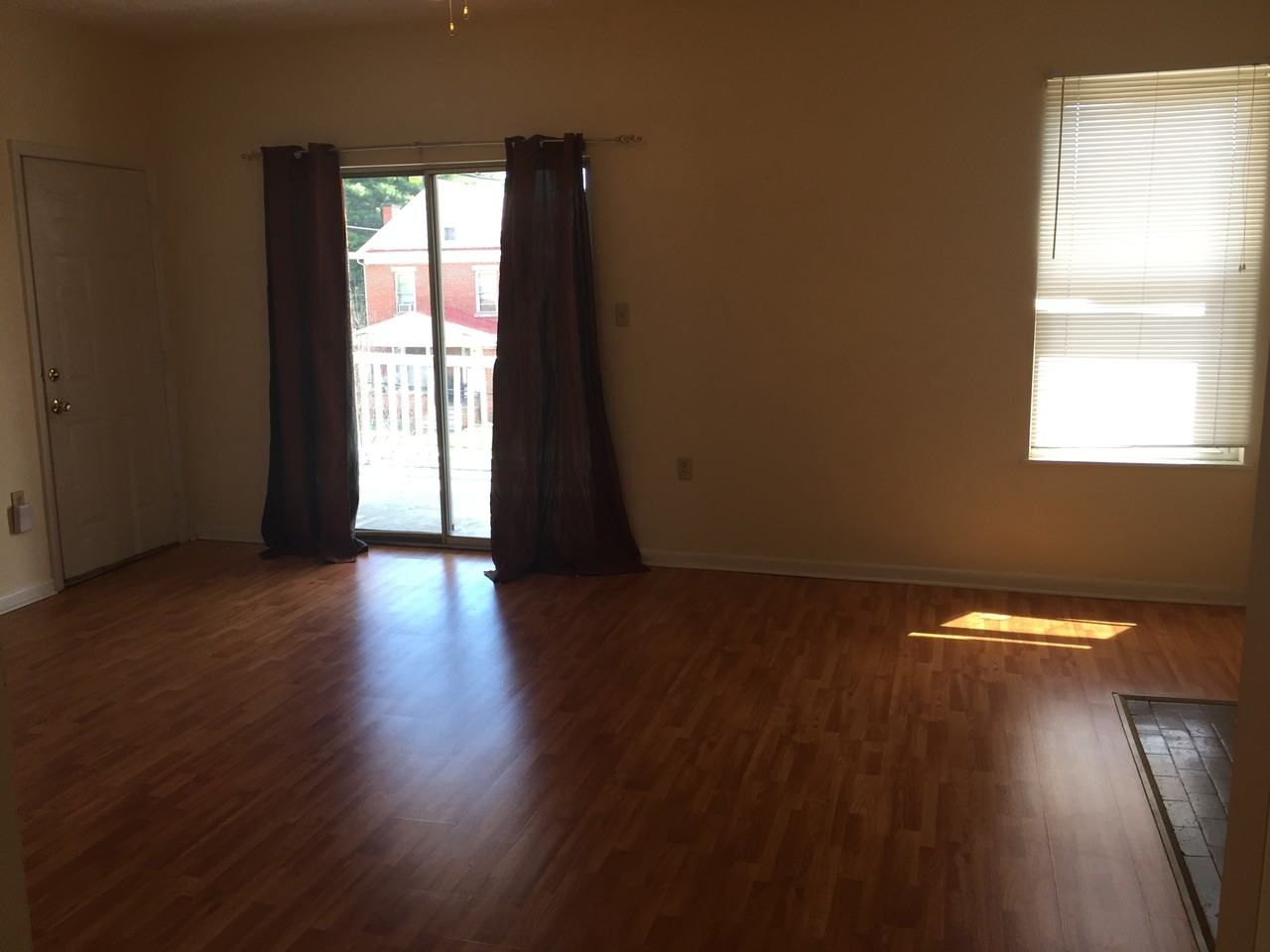 1025 10th St - Photo 4 of 15