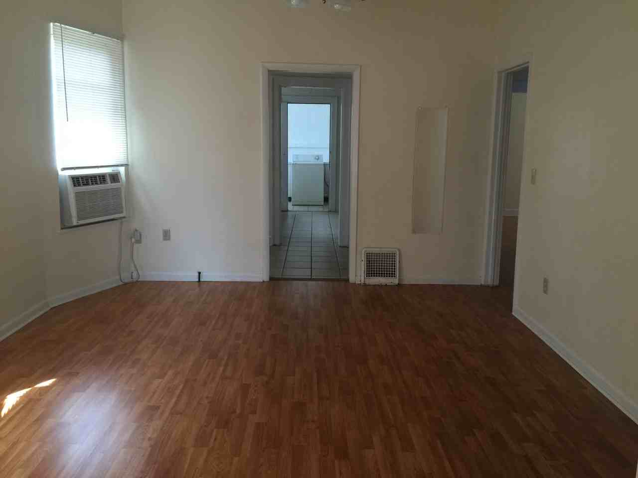 1025 10th St - Photo 5 of 15