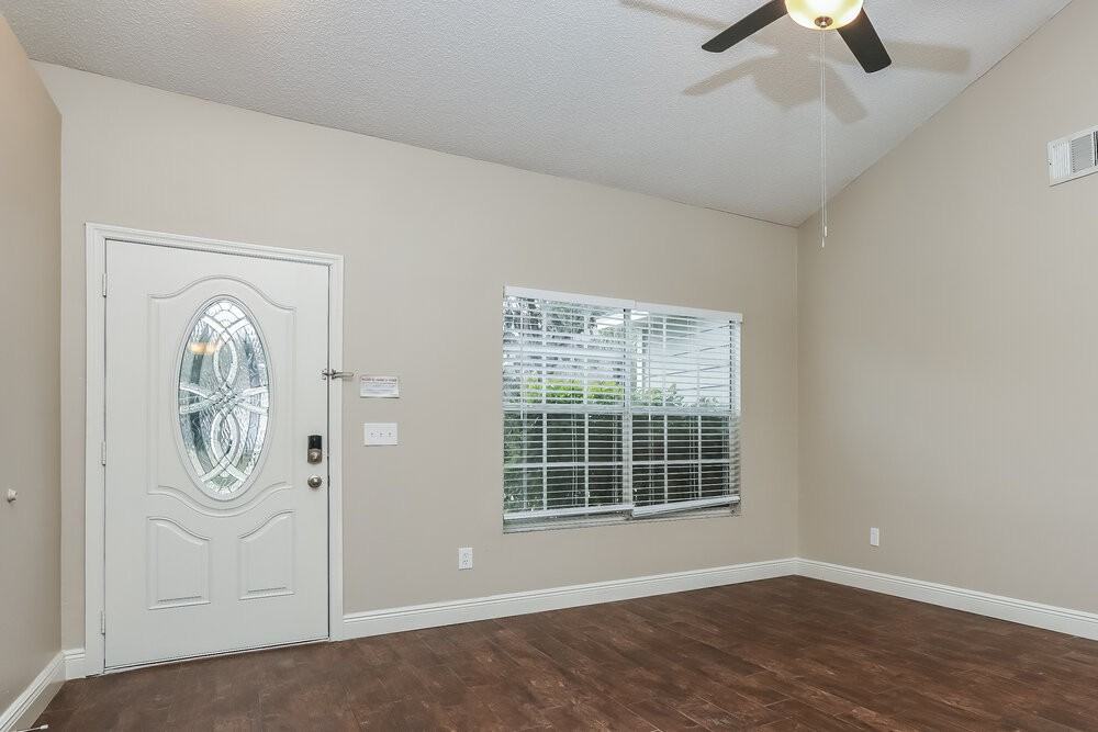 929 Old Mail Ln - Photo 3 of 16