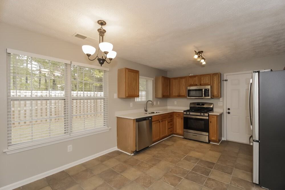2910 Water Lily Ct - Photo 7 of 17