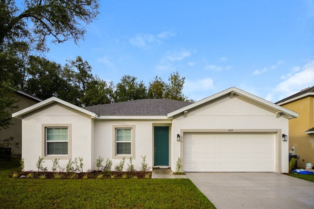 409 Bay Oak Ln