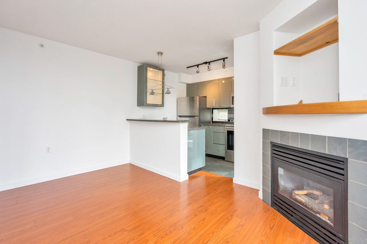 1068 Hornby St - Photo 3 of 18