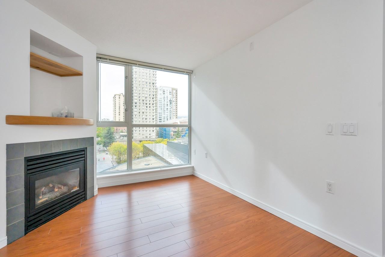 1068 Hornby St - Photo 4 of 18
