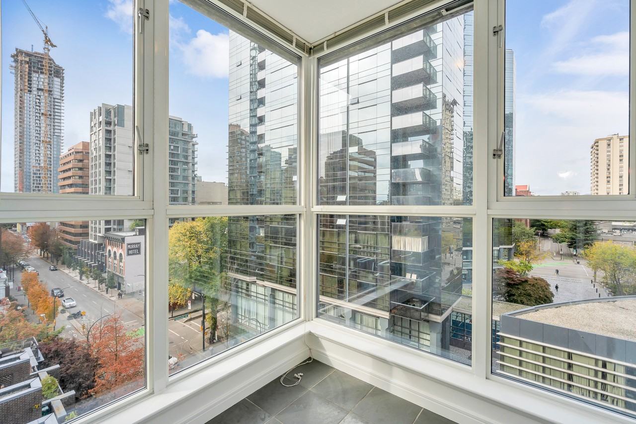 1068 Hornby St - Photo 7 of 18