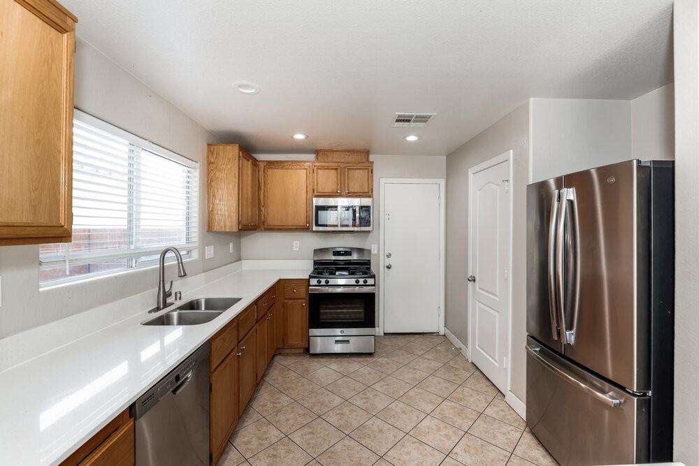 2420 Cockatoo Dr - Photo 6 of 17