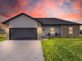 featured image of 127 W Ledgestone Dr #1
