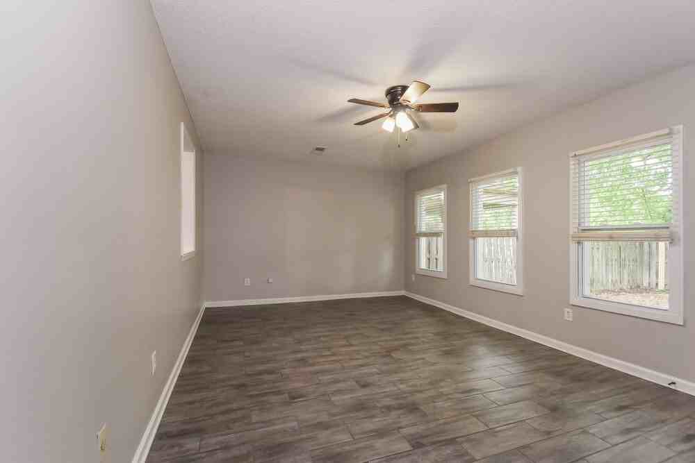 7189 Atterbury Cir W - Photo 4 of 17