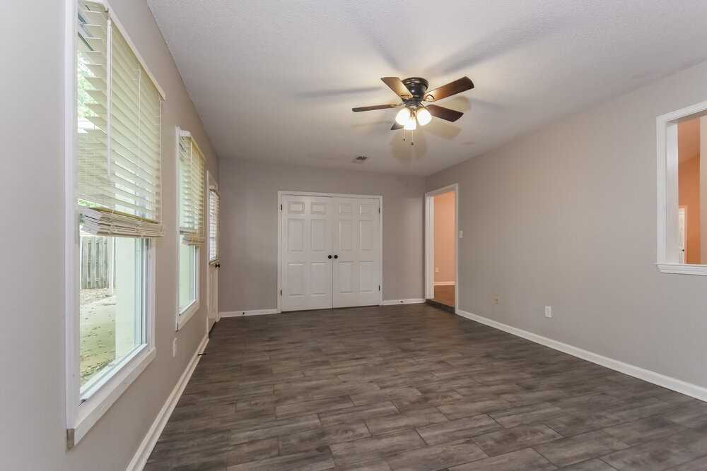 7189 Atterbury Cir W - Photo 5 of 17
