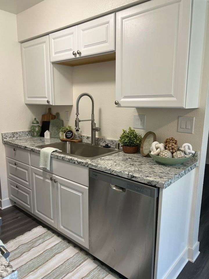 3903 49th Ave. - Photo 2 of 10