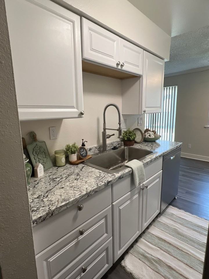 3903 49th Ave. - Photo 3 of 10
