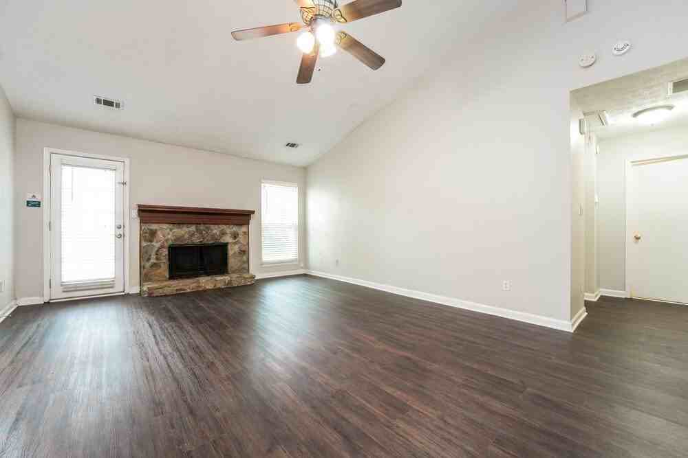 462 Sherwood Cir - Photo 3 of 16