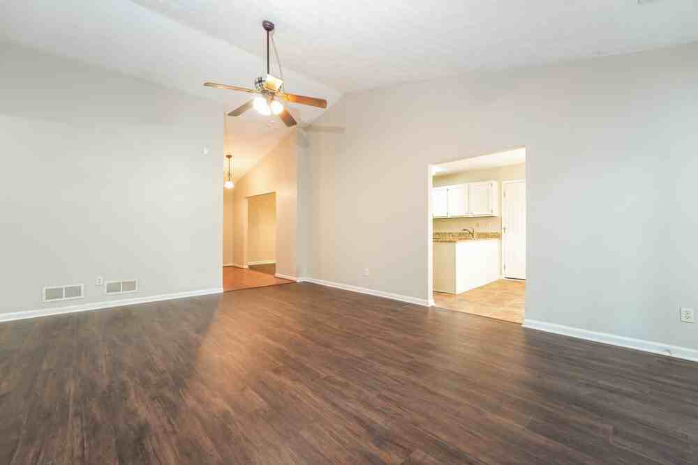 462 Sherwood Cir - Photo 4 of 16