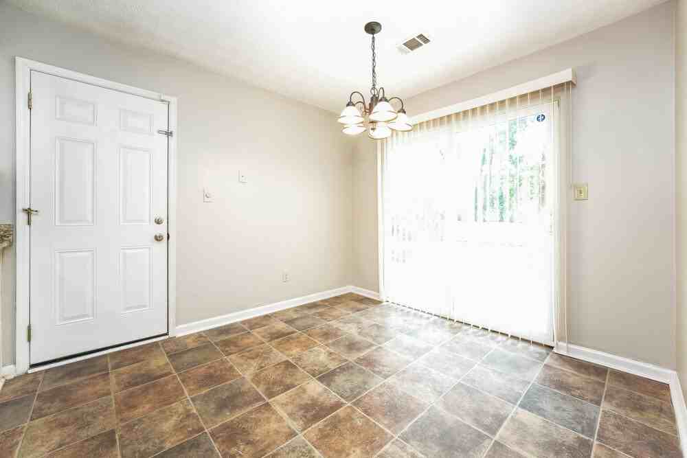 462 Sherwood Cir - Photo 6 of 16