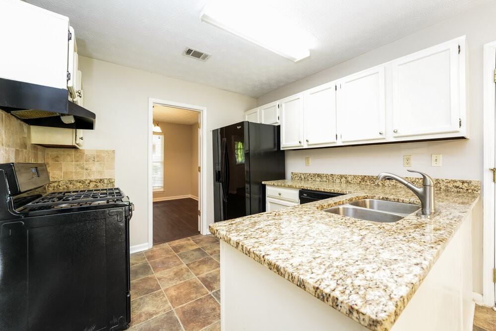 462 Sherwood Cir - Photo 7 of 16