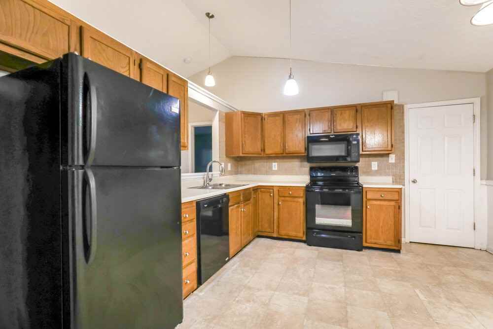 6210 Carrie Cir - Photo 5 of 16