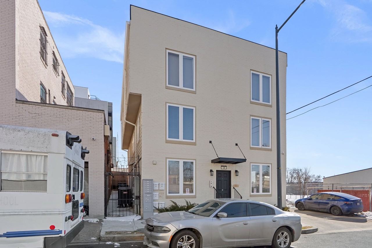 725 20th - Photo 2 of 21