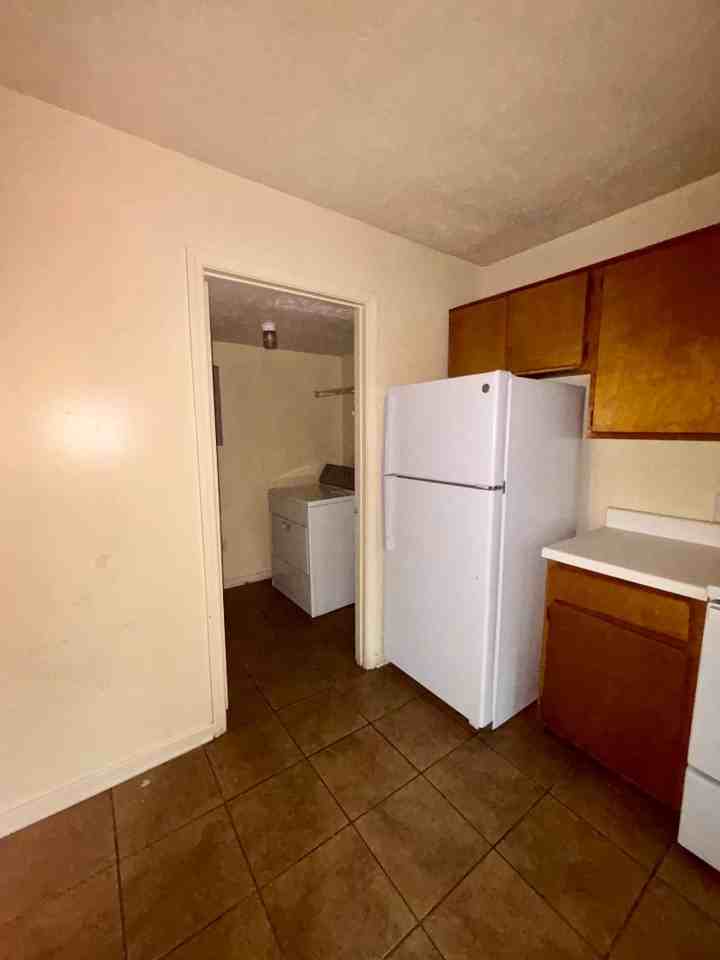 1301 Louisville Street - Photo 3 of 8