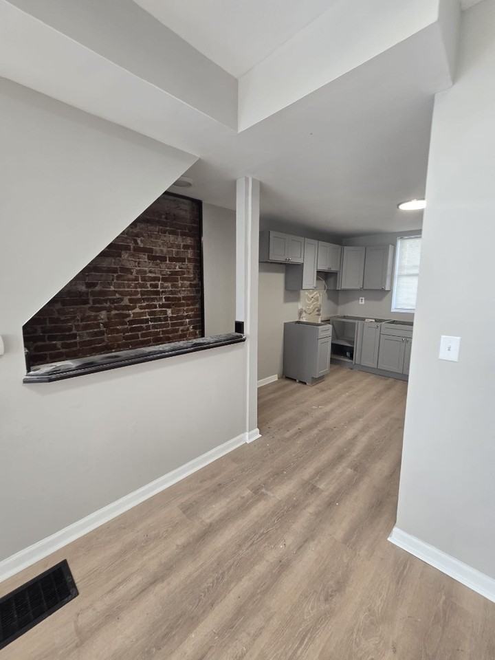741 E Willard St - Photo 5 of 20