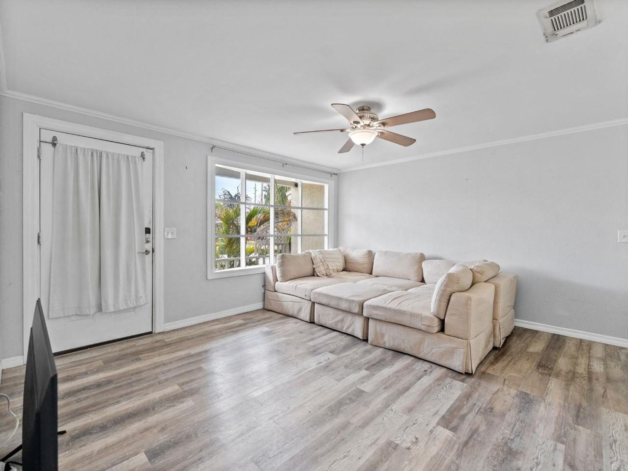 2707 W State St - Photo 5 of 11