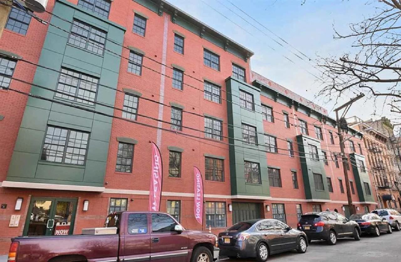 225 Bay St