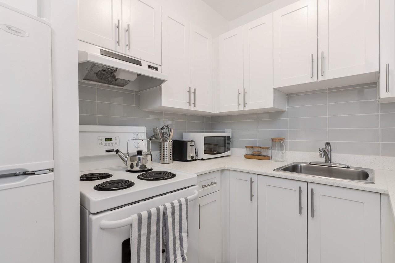 1033 Haro St - Photo 7 of 9