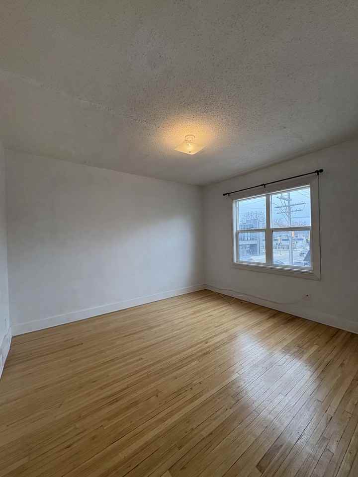 166 Brock St - Photo 6 of 9