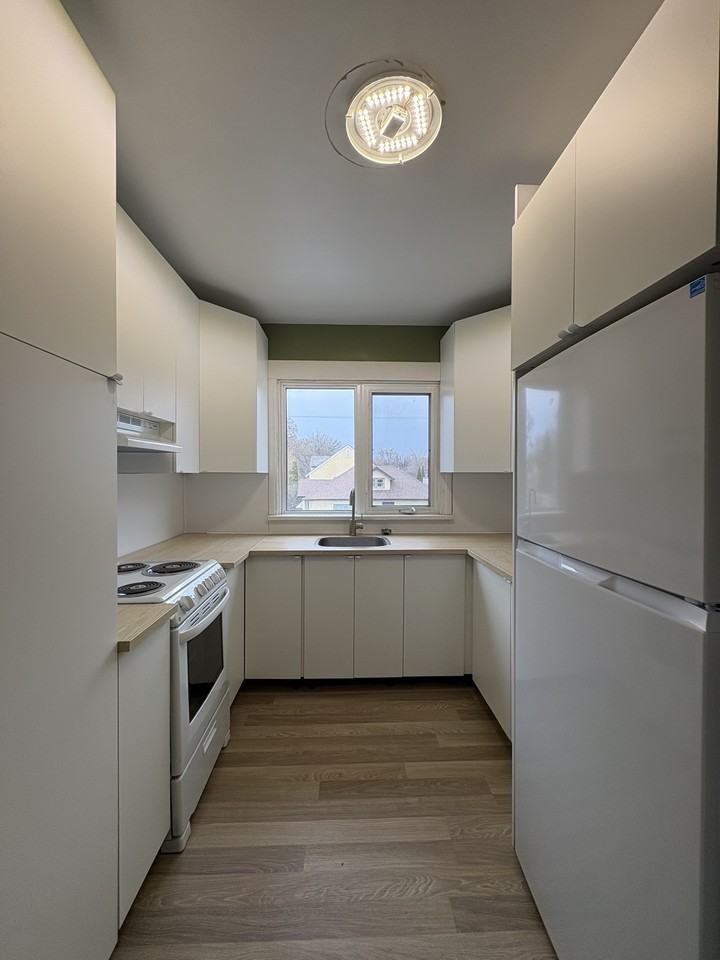 166 Brock St - Photo 7 of 9