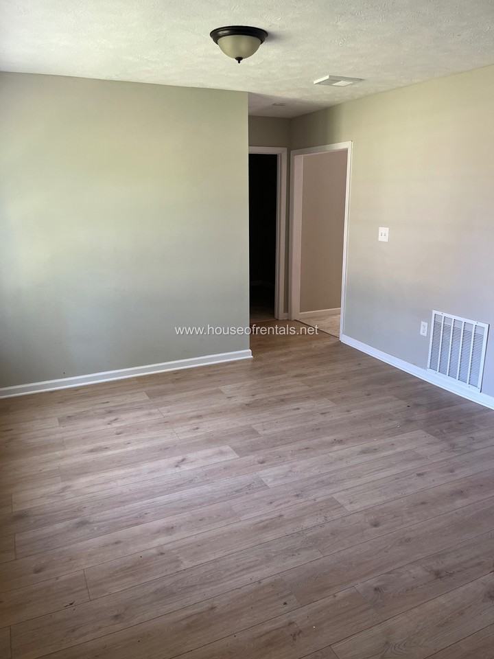 17 Orchard Dr #B - Photo 2 of 8