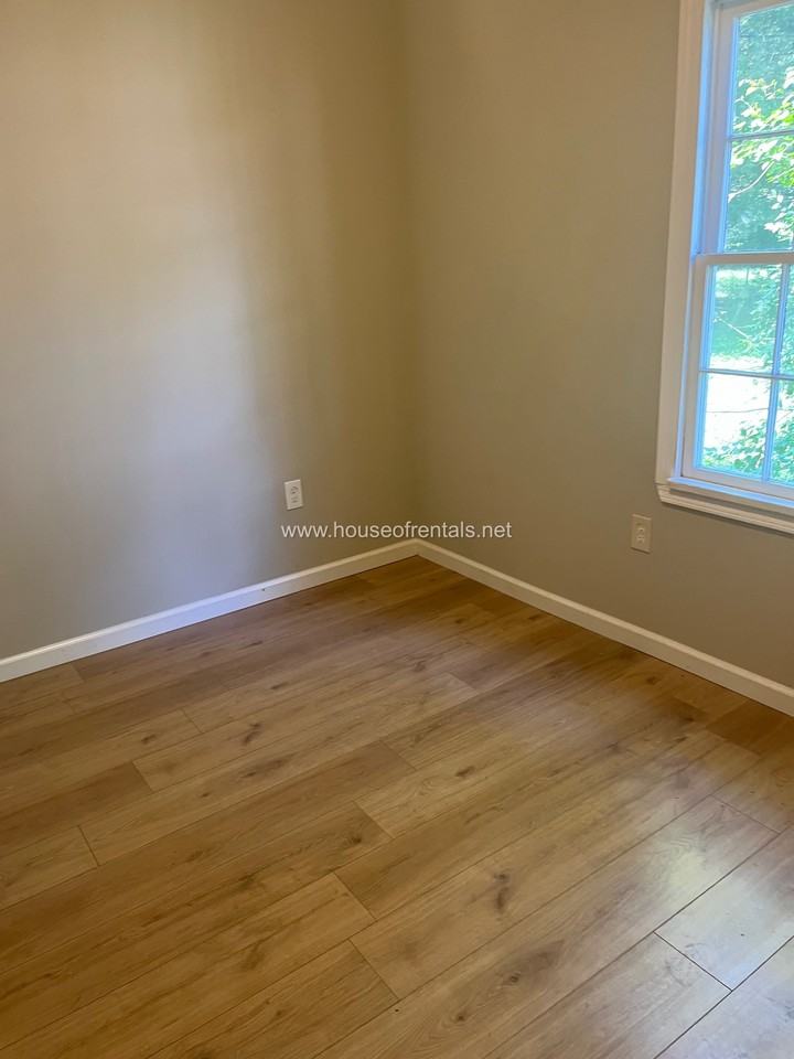 17 Orchard Dr #B - Photo 4 of 8