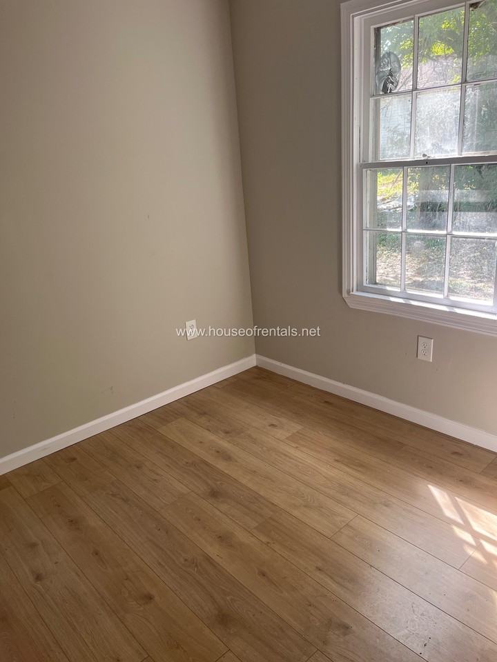 17 Orchard Dr #B - Photo 5 of 8