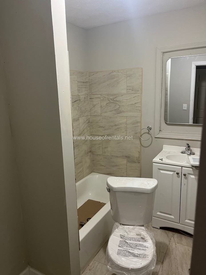 17 Orchard Dr #B - Photo 6 of 8