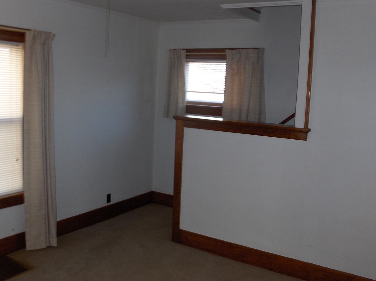927 Forest Ave - Photo 3 of 11